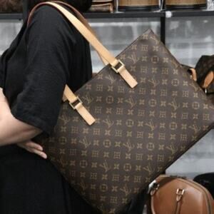⭐🔥AUTHENTIC🔥⭐Louis Vuitton Monogram Luco tote bag
